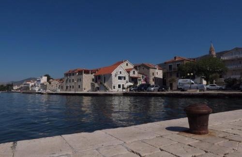 Kastel Kambelovac House | Old Fisherman House