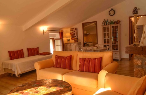 Cotignac Cottage | Old sheepfold with view of the village and its cliffs