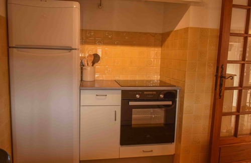 Cotignac Cottage | Old sheepfold with view of the village and its cliffs