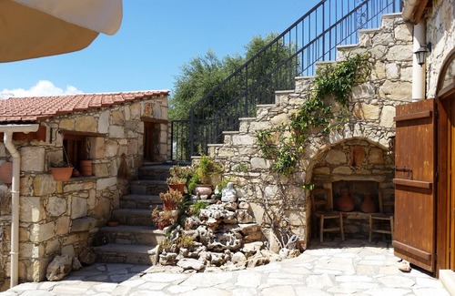 Anogyra Villa | Old Stone Villa 3 Beds with access to restaurant/cafe and shared pool