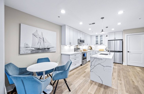 Old Town Alexandria House | Old Town Alexandria NEW Modern "5 Min Walk to Metro" 2 Bed 2.5 Bath Free Parking