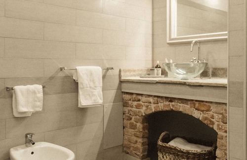 Gassino Torinese Cabin | Old Well Suite in Antique Farm with Outdoor Spa in the Countryside