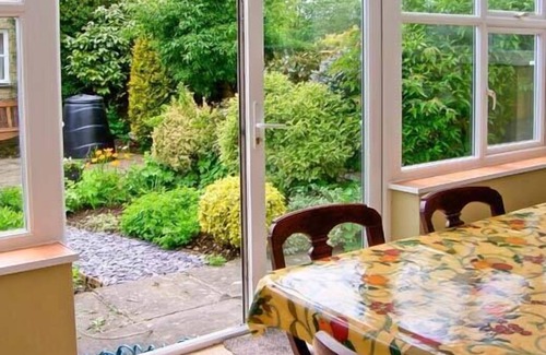 Broadwindsor Cottage | OLD YEW COTTAGE, family friendly, with open fire in Broadwindsor