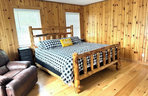 Okeechobee Other | Ole Glory is a Charming 3-bedroom farmhouse in Okeechobee with WiFi, AC