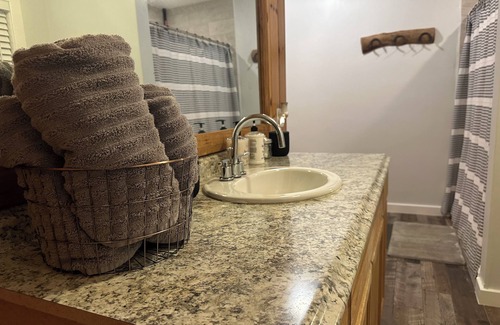 Okeechobee Other | Ole Glory is a Charming 3-bedroom farmhouse in Okeechobee with WiFi, AC