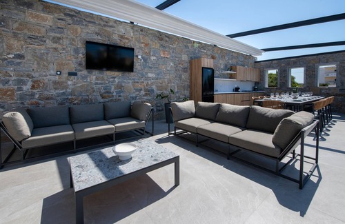 Skaleta Villa | Omnia Luxury Villa, 100m2 Pool, Whirlpool & Gym