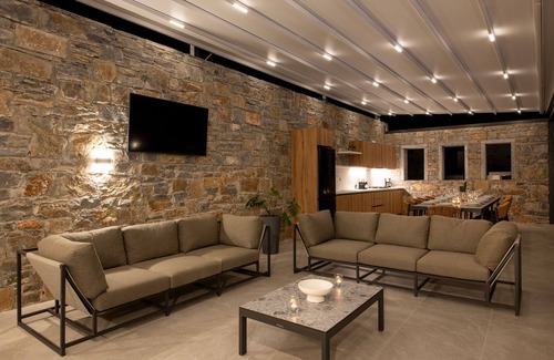 Skaleta Villa | Omnia Luxury Villa, 100m2 Pool, Whirlpool & Gym