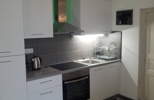 Bruniquel Apartment | On 1st floor, fully-equipped studio, bedroom, separate shower room for 2 people