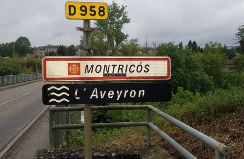 Bruniquel Apartment | On 1st floor, fully-equipped studio, bedroom, separate shower room for 2 people