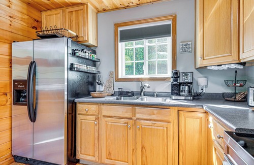 Rochester Cottage | On Baxter Lake: Wooded Retreat Near Trails