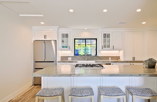 La Playa House | On The Beach Casita Book - beautiful Spanish 1 bedroom, with bay front access.