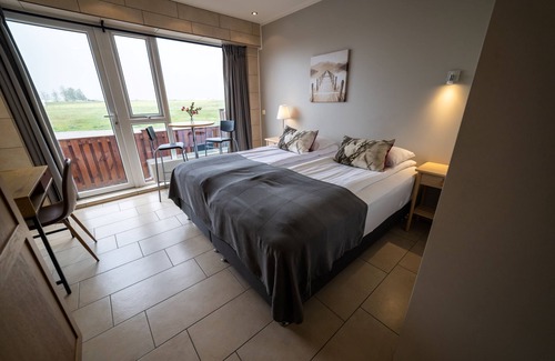 Hvalfjarðarsveit Hotel | On the countryside with a wonderful view all four seasons.