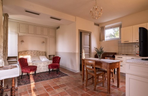 Santa Veneranda Apartment | On the ground floor of an old farmhouse, in the countryside with a swimming pool