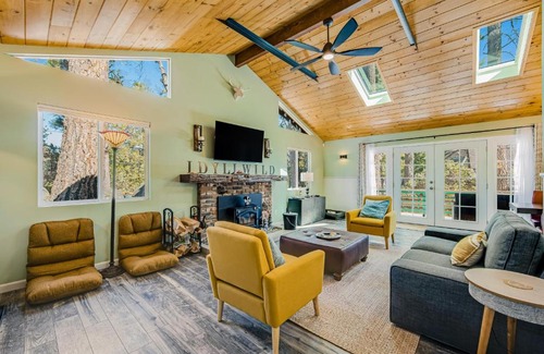 Idyllwild House | On the Rocks Cabin