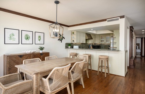 South Mission Beach House | On the Sand! | Single-Family Oceanfront Home | AC + Sunset Views