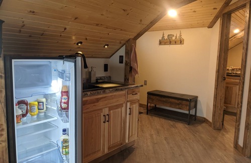 Babb Cabin | On the shores of Ducklake only minutes from Glacier Park, and Waterton Park park