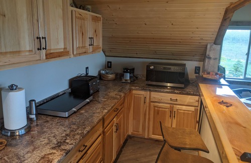 Babb Cabin | On the shores of Ducklake only minutes from Glacier Park, and Waterton Park park