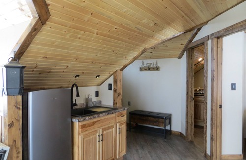 Babb Cabin | On the shores of Ducklake only minutes from Glacier Park, and Waterton Park park