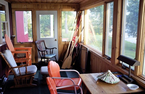 Lake Ripley Cabin | On the water! Rain guarantee. Boat lift. AC. Pontoon boat, SUP's, Kayaks, canoe.