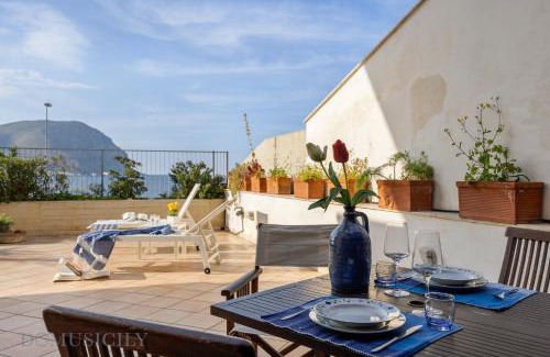 Addaura Apartment | Onda Blu Addaura by DomuSicily