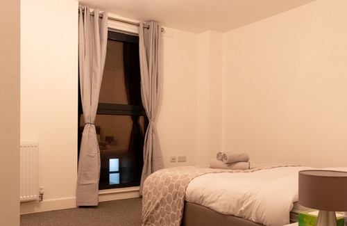 George Green Apartment | One Bed Apt with Private Balcony