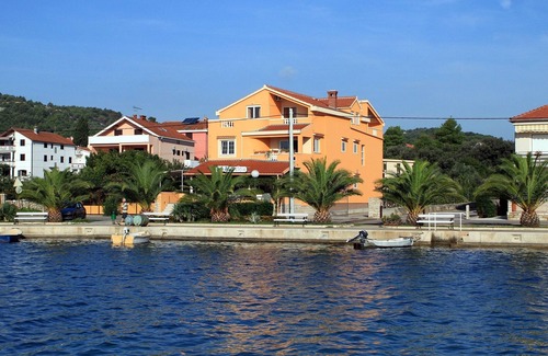 Kukljica Apartment | One bedroom apartment with terrace and sea view Kukljica, Ugljan (A-8478-a)