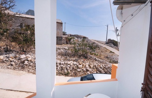 Metajna Apartment | One bedroom apartment with terrace Metajna, Pag (A-6421-c)