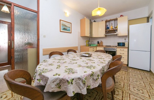 Brist Apartment | One bedroom apartment near beach Brist, Makarska (A-15714-c)