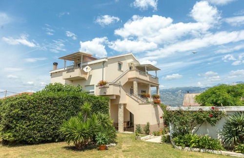 Razanac Apartment | One bedroom apartment with terrace and sea view Ražanac, Zadar (A-5885-a)