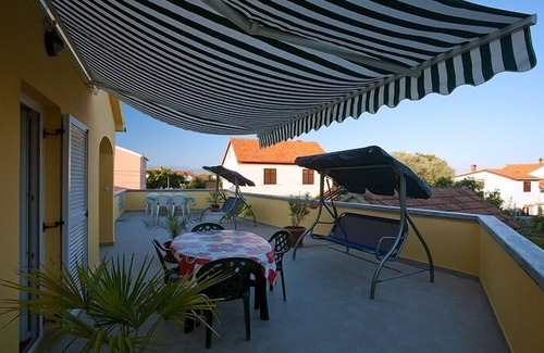 Poljana Apartment | One bedroom apartment with terrace Poljana, Ugljan (A-8523-b)