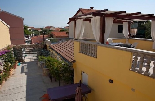 Poljana Apartment | One bedroom apartment with terrace Poljana, Ugljan (A-8523-b)