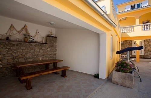 Poljana Apartment | One bedroom apartment with terrace Poljana, Ugljan (A-8523-e)