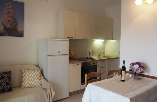 Sevid Apartment | One bedroom apartment with balcony and sea view Sevid, Trogir (A-11505-a)