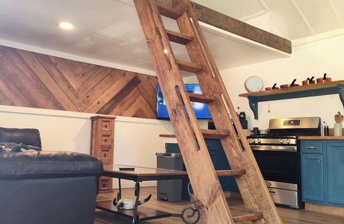 Real County Cabin | One bedroom cabin with an extra loft sleeping space minutes from the Frio River!