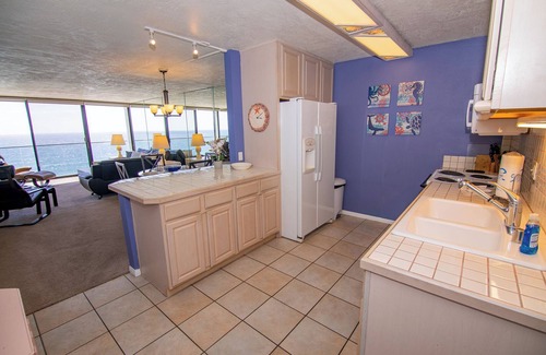 North Pacific Beach Condo | ONE BEDROOM CONDO 706