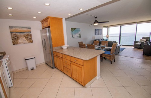 Pacific Beach Condo | ONE BEDROOM CONDO 709