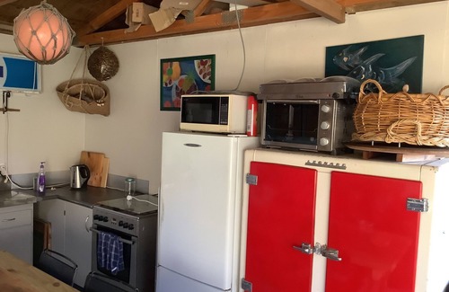 Glinks Gully House | One bedroom unit, over the dunes to the beach