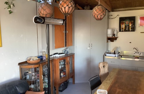 Glinks Gully House | One bedroom unit, over the dunes to the beach