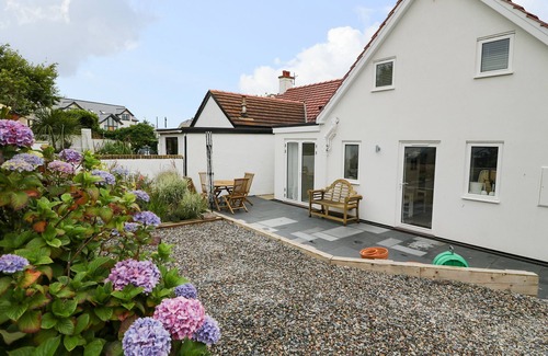 Aberdaron Cottage | ONE DOLFOR, pet friendly, luxury holiday cottage in Aberdaron