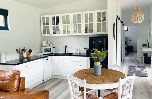 Tyabb Cottage | One of a kind - FarmStay 'Maple Cottage' on Melbournes' Mornington Peninsula