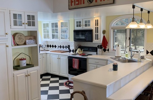 Castile House | One of a Kind Lakeside House on Silver Lake!n5 bedroom, 1 1/2 Bathrooms