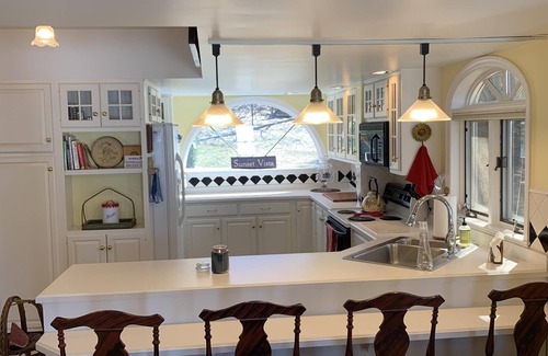 Castile House | One of a Kind Lakeside House on Silver Lake!n5 bedroom, 1 1/2 Bathrooms