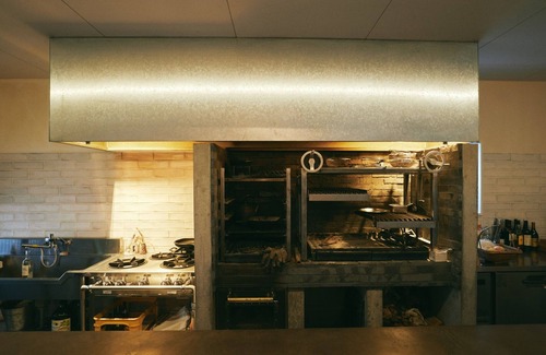 Mitoyo House | Onebuilding rental woodfired grill with food A/Mitoyo Kagawa