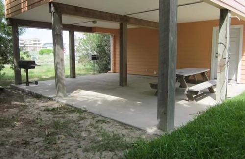 Sand Point House | ONLY In-Town Neighborhood w/Restaurant, Bar, Pool, Hot Tub, Beach & Cart Access