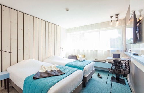 Balaruc-les-Bains Hotel | Opéralia Hôtel Les Pins