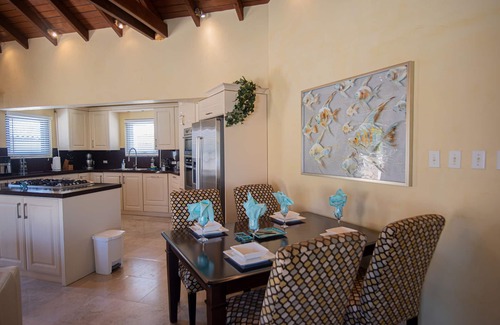 Malmok Apartment | Opal Apt, close walk to Beach