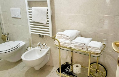 Lavis House | Open-Plan Family Suite