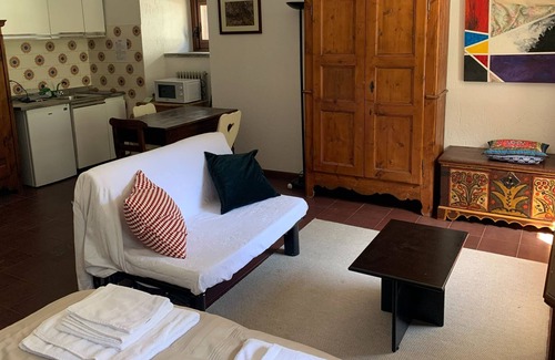 Pallusieux Apartment | Open space/studio with garden in traditional farm house