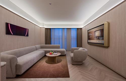 Shibei Hotel | Orange Crystal Qingdao Liaoyang West Road Guoxin Sports Center Hotel