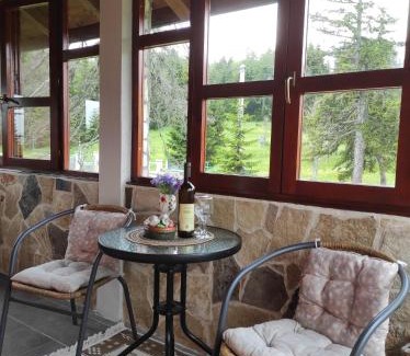 Razvrsje House | Orange House in nature